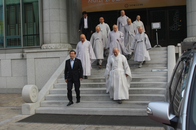 2014.09.05_전통사찰주지스님과 박원순 서울시장 조찬 (17)